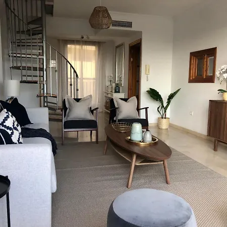 Luxurious Duplex Penthouse With Golf And Sea Views アパート ベナルマデナ